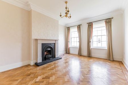 5 Royal Park Avenue, HILLSBOROUGH, BT26 6SL - Photo 4