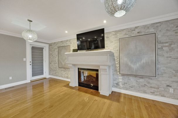 For Lease - 308 Third Line, Oakville, Ontario - Photo 1