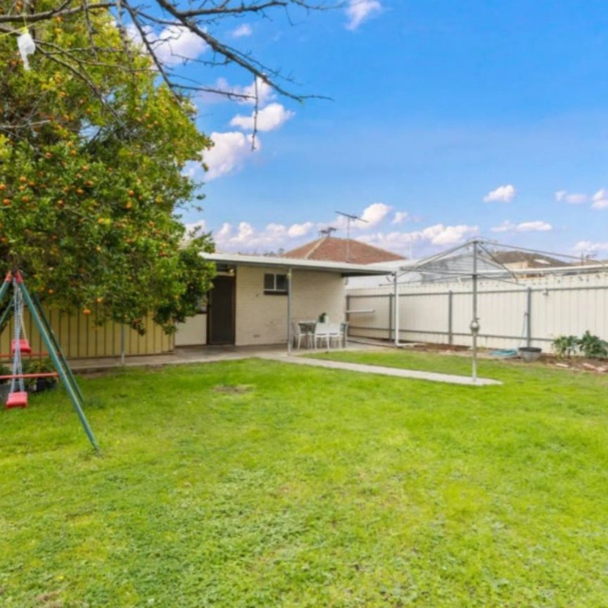 Spacious Family Home with Flexible Living Options Please apply through tenantoptions.com.au. - Photo 1
