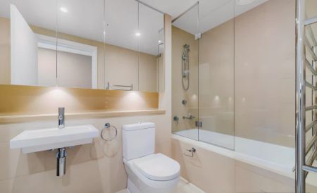 2 bed 2 bath - Photo 3