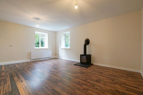 An elegant three-bedroom country home with barn-conversion charm became available to rent - Photo 1