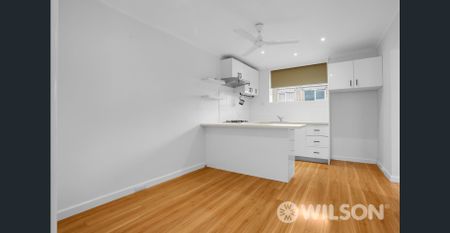 SPACIOUS 2-BEDROOM UNIT IN PRIME ST KILDA EAST LOCATION! - Photo 2