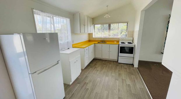 Cute Cottage Opposite the Beach - Photo 1