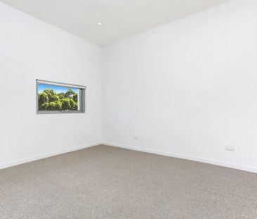 Architecturally-designed luxury apartment with a peaceful, leafy ou... - Photo 5