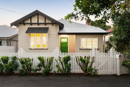 Stunning Renovated Queenslander - Photo 4