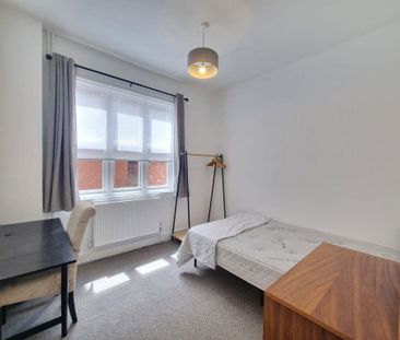4 bedroom terraced house to rent - Photo 2