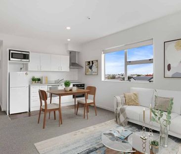 Central & Sunny 2 Bedroom Apartment - Photo 3