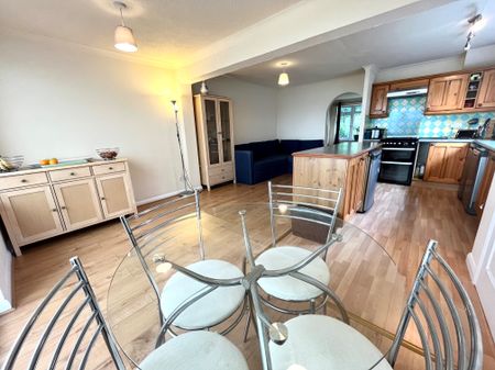 3 bedroom semi-detached house to rent - Photo 5