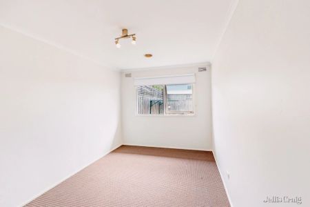 3 Bed, 1 Bath - Photo 5