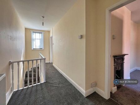 3 bedroom semi-detached house to rent - Photo 4