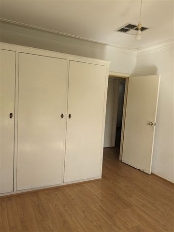 Traditional solid 3 x 1 at a convenient location - Photo 4