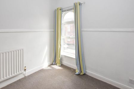 3 bed House - Terraced for Rent - Photo 3