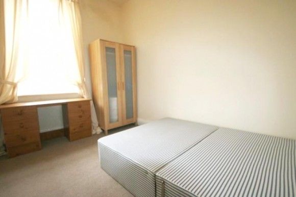 3 Bed - Warwick Street, Heaton - Photo 1