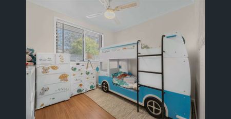 Fully Furnished Coastal Retreat in a Premium Bayside Pocket - Photo 2