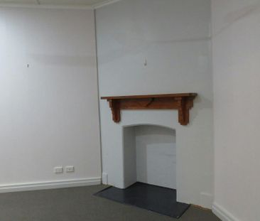 RENOVATED THREE BEDROOM COTTAGE! - Photo 4