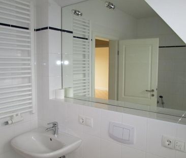 Einkaufen ! Alles zu Fuß - Dachgeschoßwohnung am Tibarg - Foto 3