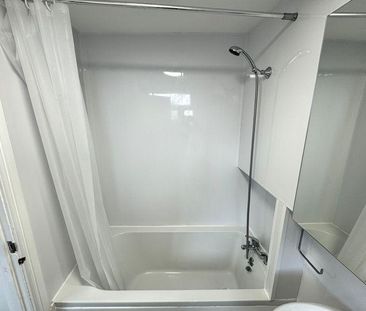 3 bedroom flat to rent - Photo 5