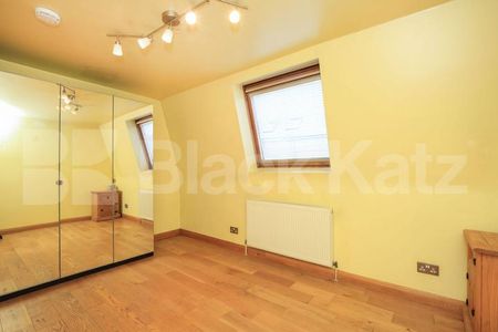 Modern and spacious 2 bedroom property located a stone throw from a station - Photo 3