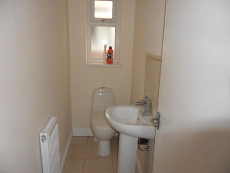 1 bedroom in a house share to rent - Photo 4