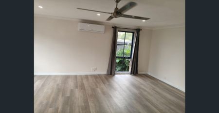 Newly renovated, open plan, huge yard - Photo 4