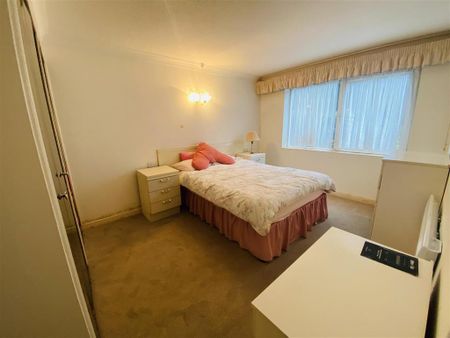 2 bedroom retirement property to rent - Photo 3