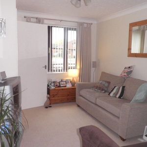 Suffield Close - Photo 2
