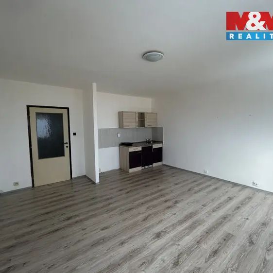 Pronájem bytu 1+kk v Ústí nad Labem, ul. Žežická - Fotografie 1