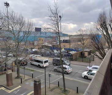 1 bedroom in a flat share to rent - Photo 2