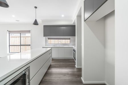 Stylish & Spacious Family Home With All The Mod Cons! - Photo 3