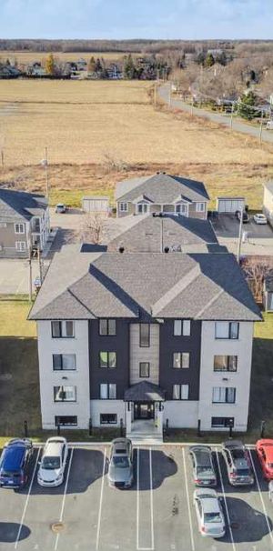 Beau 5 1/2 récent, libre MAINTENANT ! Domaine du Golf; BAISSE DE PRIX !! - Photo 1