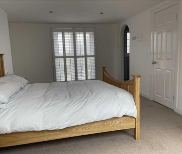 4 bedroom semi-detached house to rent - Photo 5