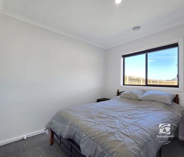 MODERN FAMILY HOME! - Photo 4