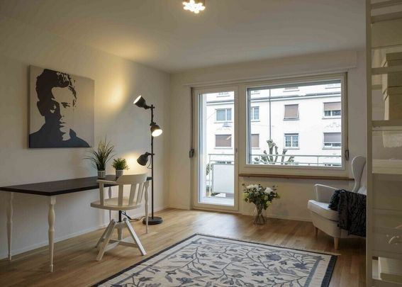 Modern living between lake & city - Photo 1