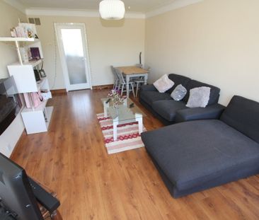 2 Bedroom 2 Bedroom Flat, Vicars Cross - Photo 2