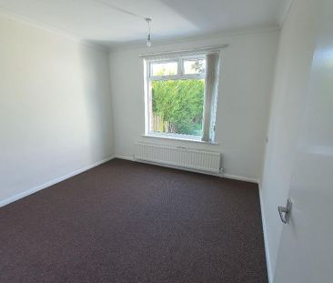 2 bedroom bungalow to rent - Photo 2