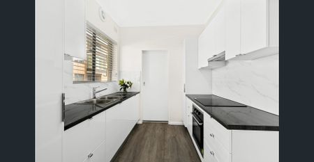 Contemporary First-Floor Apartment in a Prime Beachside Location - Photo 2