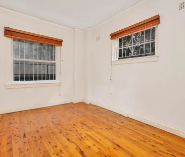 Art Deco appeal with modern touches - Photo 1