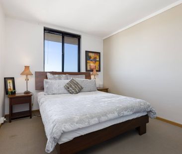 Elevated Living with Panoramic Mosman Park Views - Photo 6