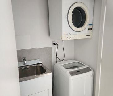 Ready for move in, 1 bedroom house - Photo 2