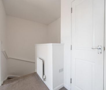 2 bedroom end of terrace house to rent - Photo 2