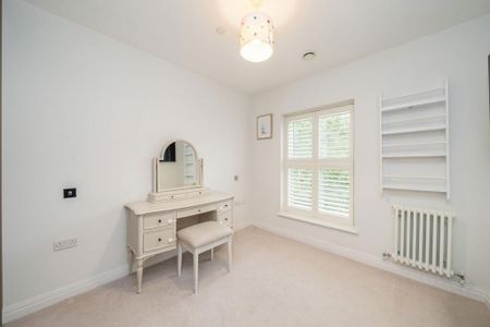 4 bedroom end of terrace house to rent - Photo 4