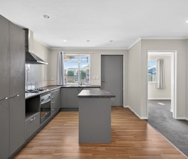 Modern 2-Bedroom Unit for Rent - Available from 13 April 2026! - Photo 4