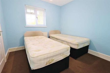 Kent Road, Woking, Surrey, GU22 - Photo 3