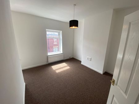 2 Bed Terraced House, Cyclone St, M11 - Photo 4