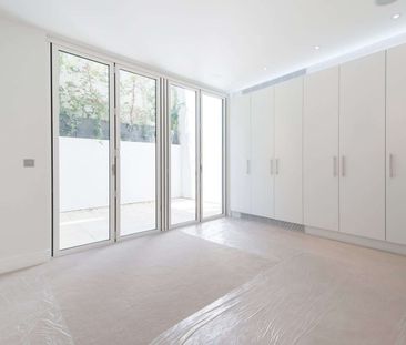 A stunning three bedroom apartment with direct lift access, two private patios and wooden floors throughout in a prime Chelsea location. - Photo 6
