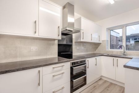 3 bedroom terraced house to rent - Photo 3