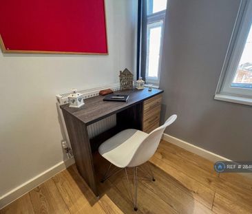 1 bedroom in a flat share to rent - Photo 6