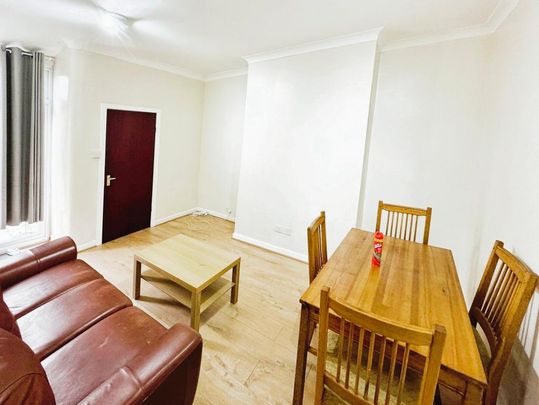 4 bedroom terraced house to rent - Photo 1