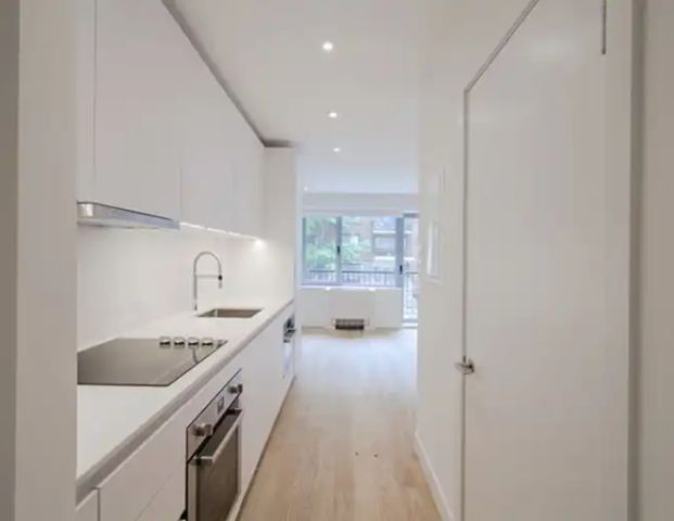 Mountain Place | 3468 Rue Drummond, Montreal - Photo 1