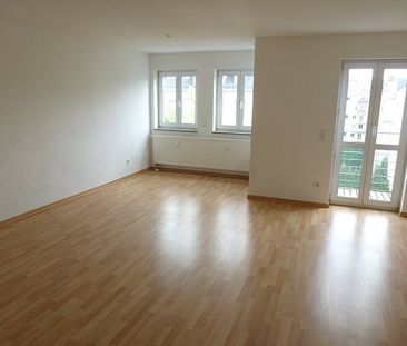 NEU RENOVIERTES Domizil mit EINBAUKÜCHE und BALKON - Foto 1